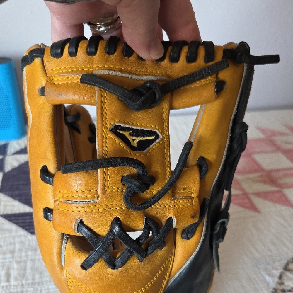 Mizuno Yellow and Black Baseball Glove - Picture 7 of 7